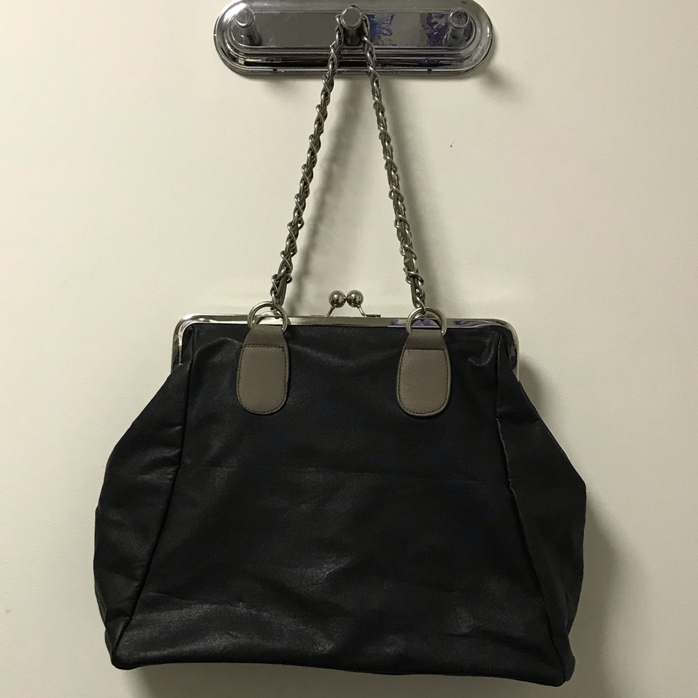 Nice & Stylish Roomy Silver Chain Leaf Accented Bag! - Picture 7 of 14
